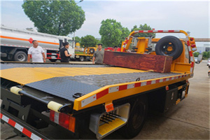 霞山附近拖车电话号码服务